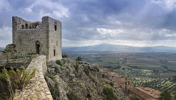 Montemassi: Il Borgo Medievale che Domina la Maremma Toscana - Maremma Toscana