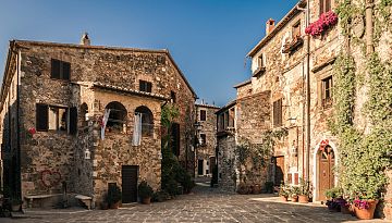 Montemerano ❤️ le 'village de l'amour' - Maremma Toscana